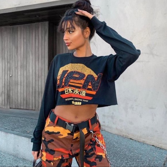 💕 FASHION NOVA JPN RISE CROP TOP 💕 - Picture 1 of 8